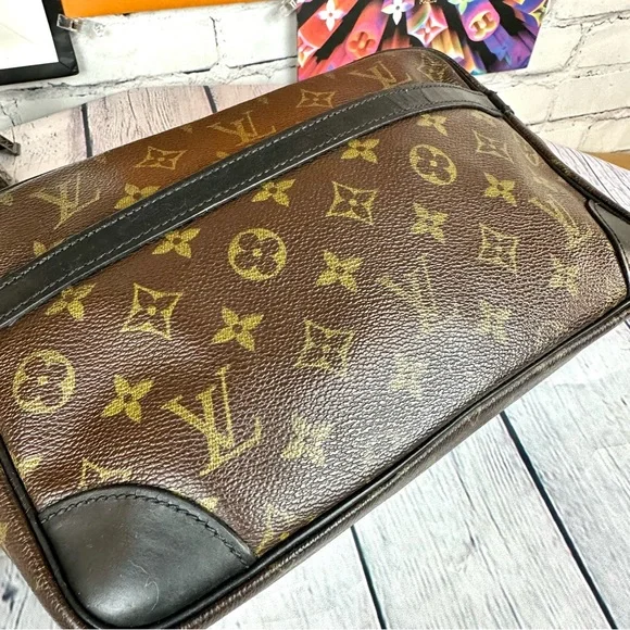 Louis Vuitton Trousse 28 cosmetic clutch crossbody bag with strap and charm - Picture 4 of 16